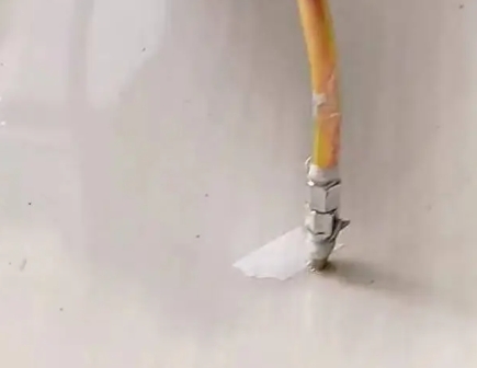 讷河瓷砖空鼓维修公司专业解答在瓷砖铺贴过程中，如果使用的砂料过粗（如全部使用了粗砂），可能会导致以下问题