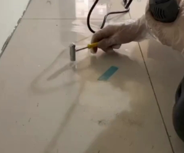 讷河瓷砖开裂维修公司专业分享瓷砖在铺贴前如果没有沥干水分，将会导致以下问题
